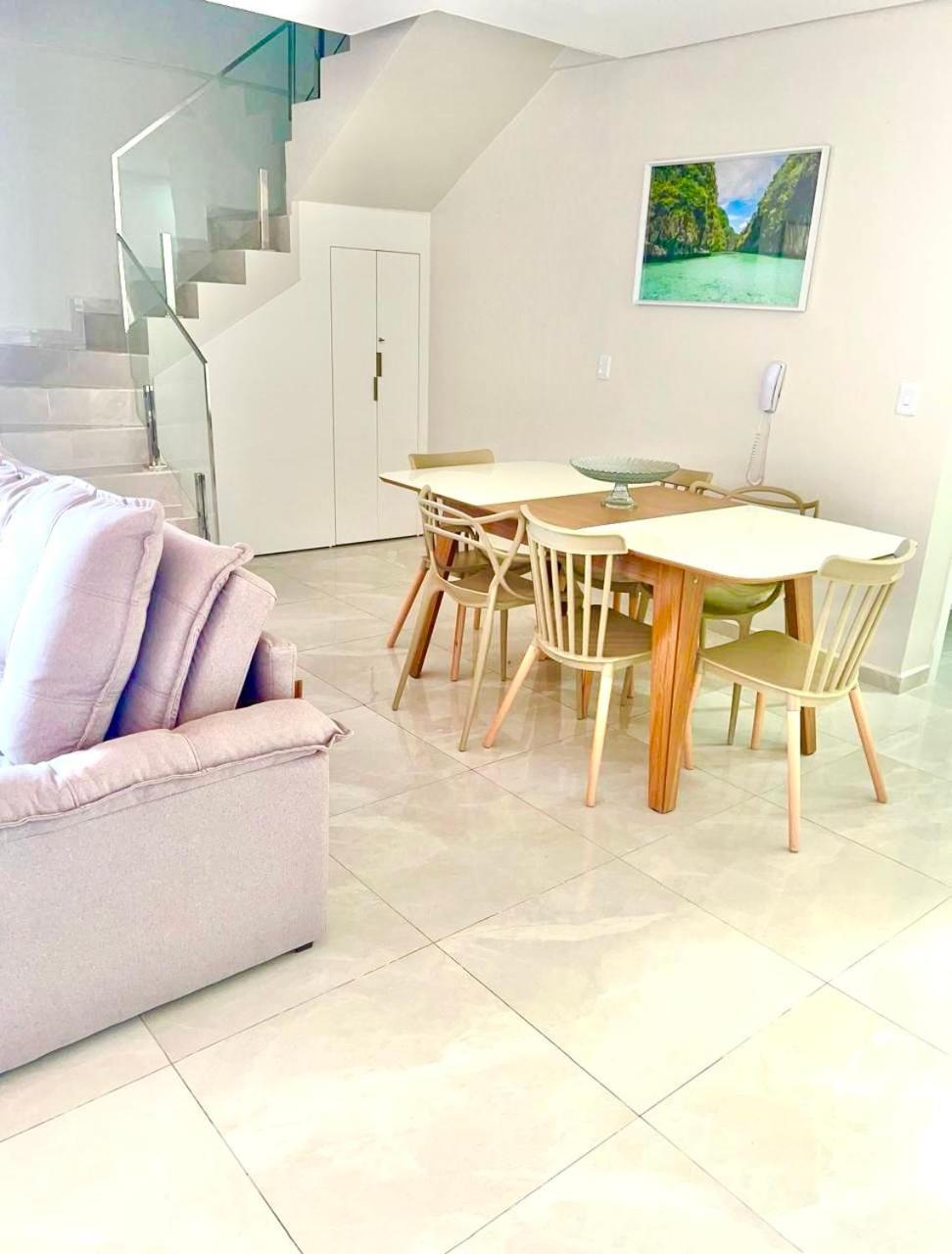 Vista Mar Duplex Com Tres Sendo 2 ,1 Banheiro Social A 40m Da Dos Ingleses E Localizacao Excelente, Perto De Tudo! Apartamento