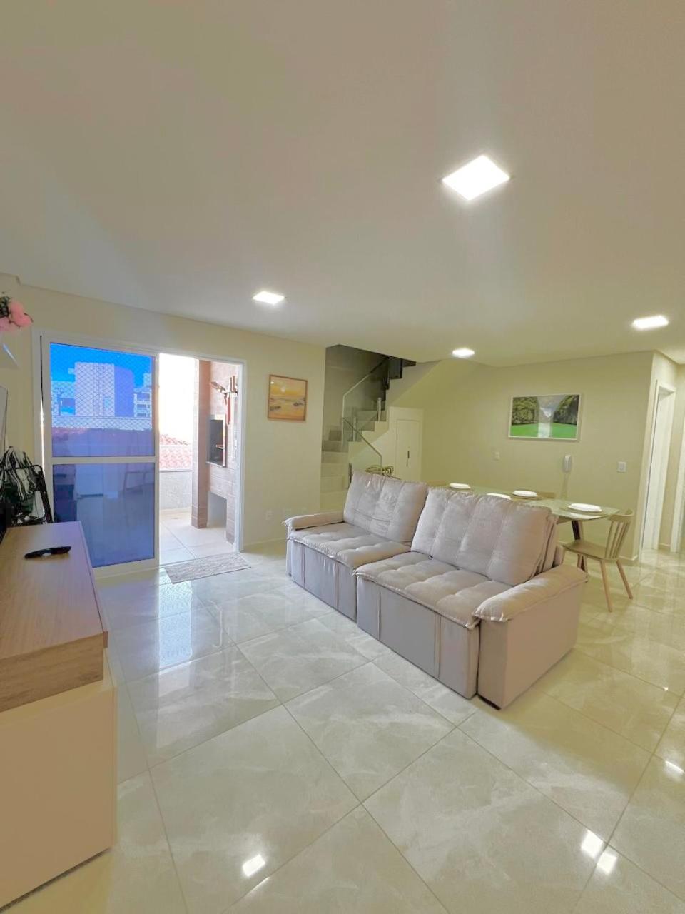 Vista Mar Duplex Com Tres Sendo 2 ,1 Banheiro Social A 40m Da Dos Ingleses E Localizacao Excelente, Perto De Tudo! *